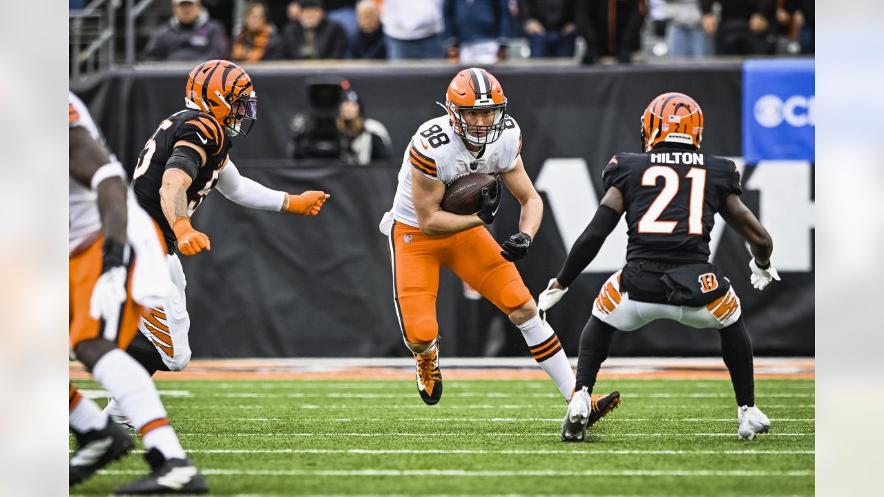 Cleveland Browns quarterback Deshaun Watson (4) runs for a touchdown in the  second quarter against the Cincinnati Bengals, Sunday, Sept. 10, 2023, in  Cleveland. The Browns won 24-3. (AP Photo/David Richard Stock Photo - Alamy