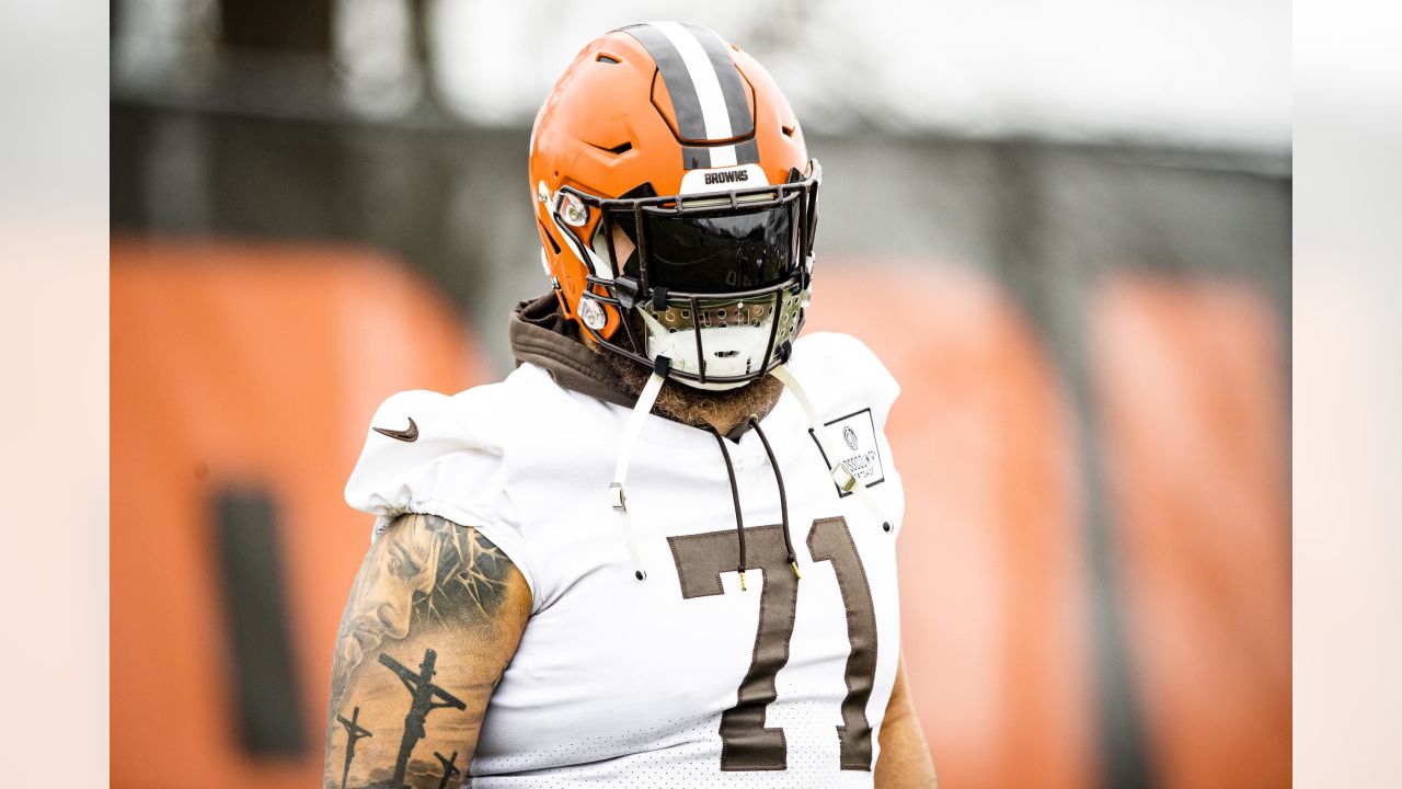 Cleveland Browns cornerback M.J. Stewart (36) gets set for the