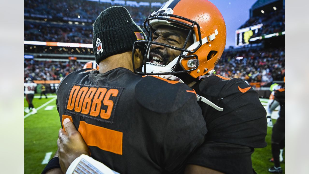 Jacoby Brissett goes out with a win, as his Browns shock Tom Brady