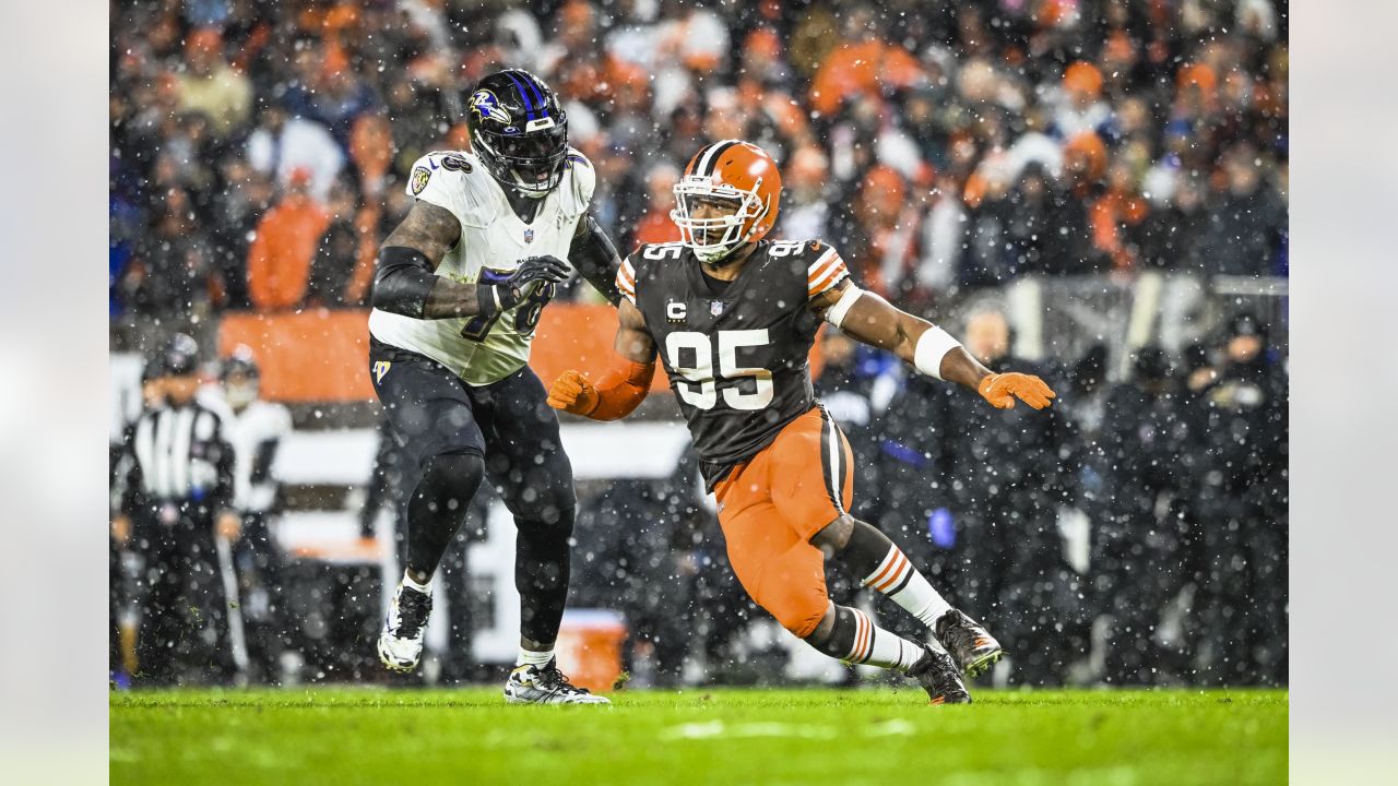 Garrett, Chubb out as Browns prepare for Saints, snow