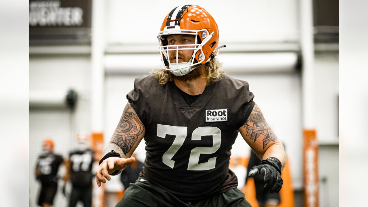 Browns: Mitchell Schwartz, Hjalte Froholdt, others to wear 72