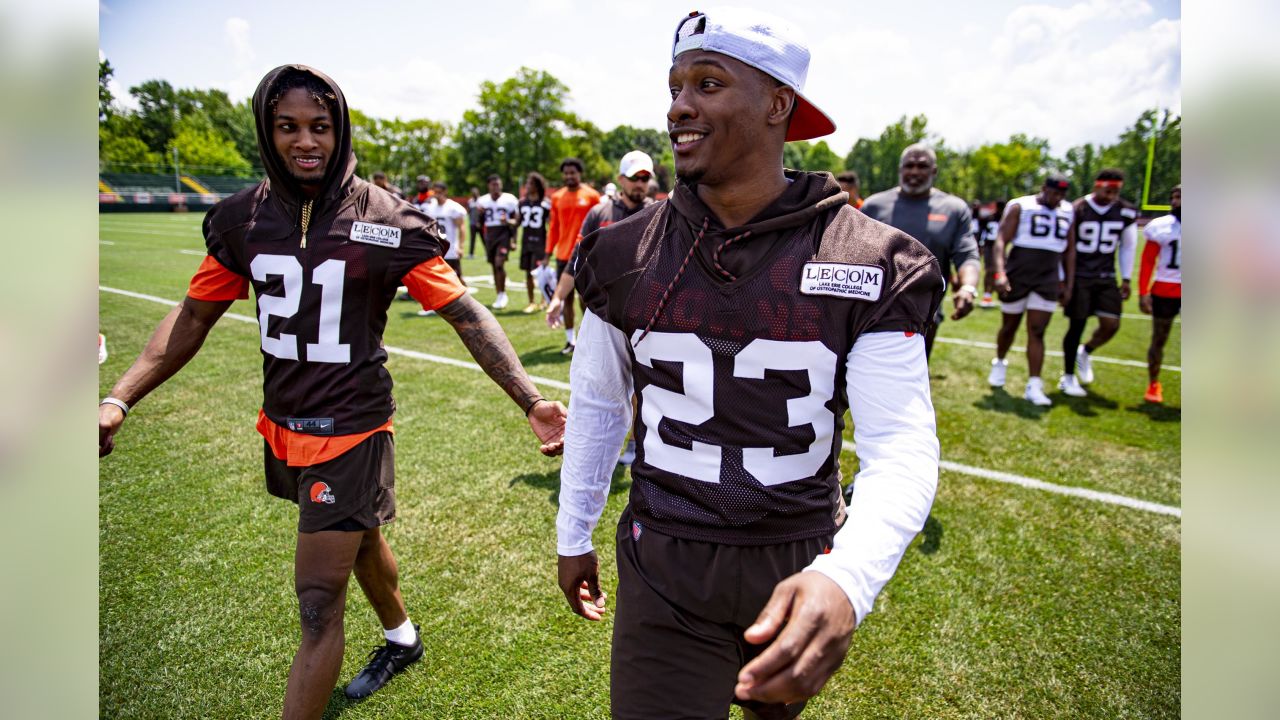 The Buchtel community shows support as Cleveland Browns put on youth  football clinic - Sports Illustrated High School News, Analysis and More