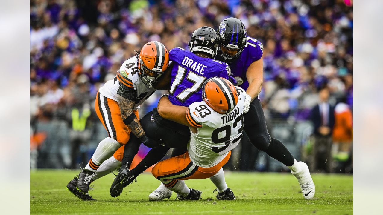 Despite Suffering Burns in Fire Accident, Browns TE David Njoku Ready to  Force Himself Against Ravens - EssentiallySports