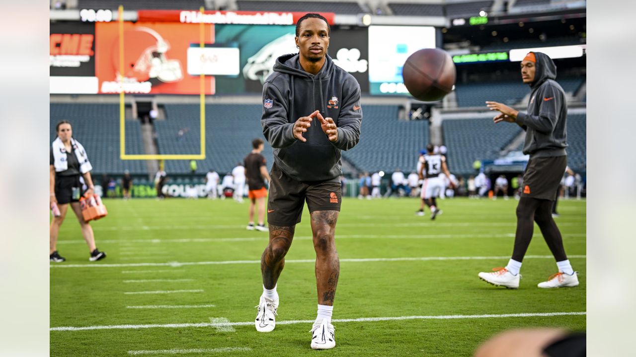 Cleveland Browns linebacker Jordan Kunaszyk (51) runs after the ball during  an NFL preseason football game against the Philadelphia Eagles, Sunday,  Aug. 21, 2022, in Cleveland. (AP Photo/Kirk Irwin Stock Photo - Alamy