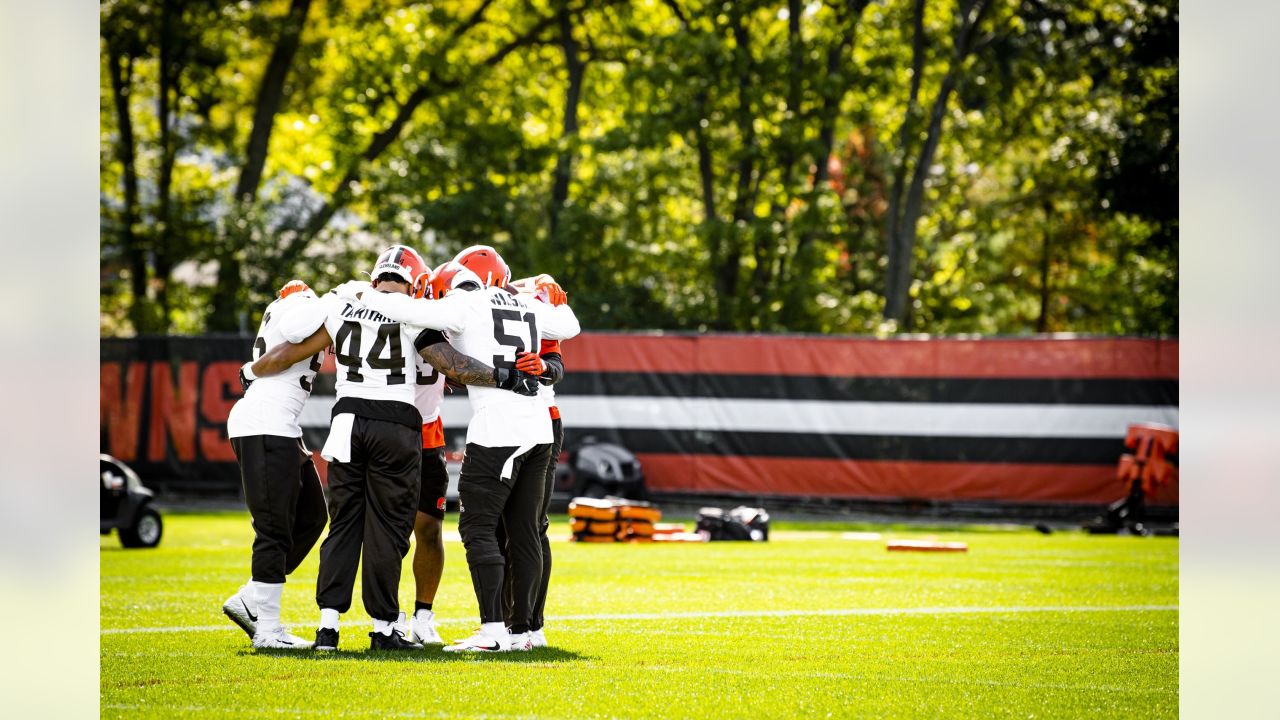 Cleveland Browns linebacker Mack Wilson (51) takes a knee during