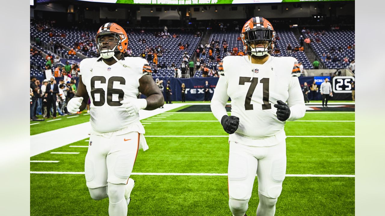 December 4, 2022, Houston, Texas, USA: Cleveland Browns defensive end Chase  Winovich (69) and linebacker Tony Fields II (42) celebrate during the  fourth quarter against the Houston Texans at NRG Stadium. Mandatory