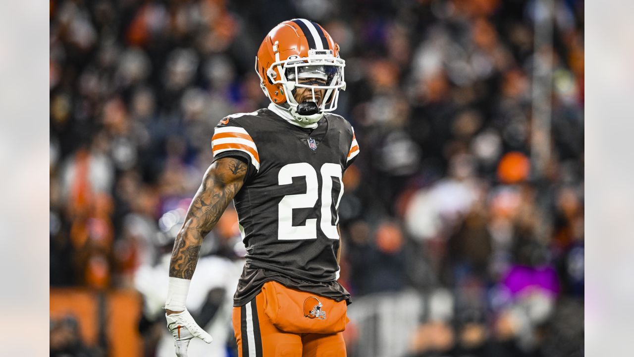 Browns Reacts Survey: Week 15 - Will Cleveland beat the Ravens at home? -  Dawgs By Nature