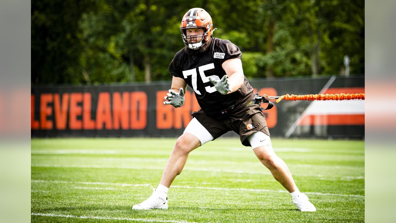 Joel Bitonio's impressive journey: Wilson High to NFL standout