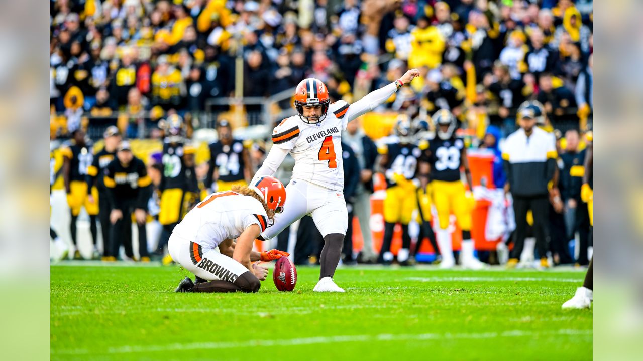 Browns end Steelers' four-game winning streak on surreal night in Cleveland