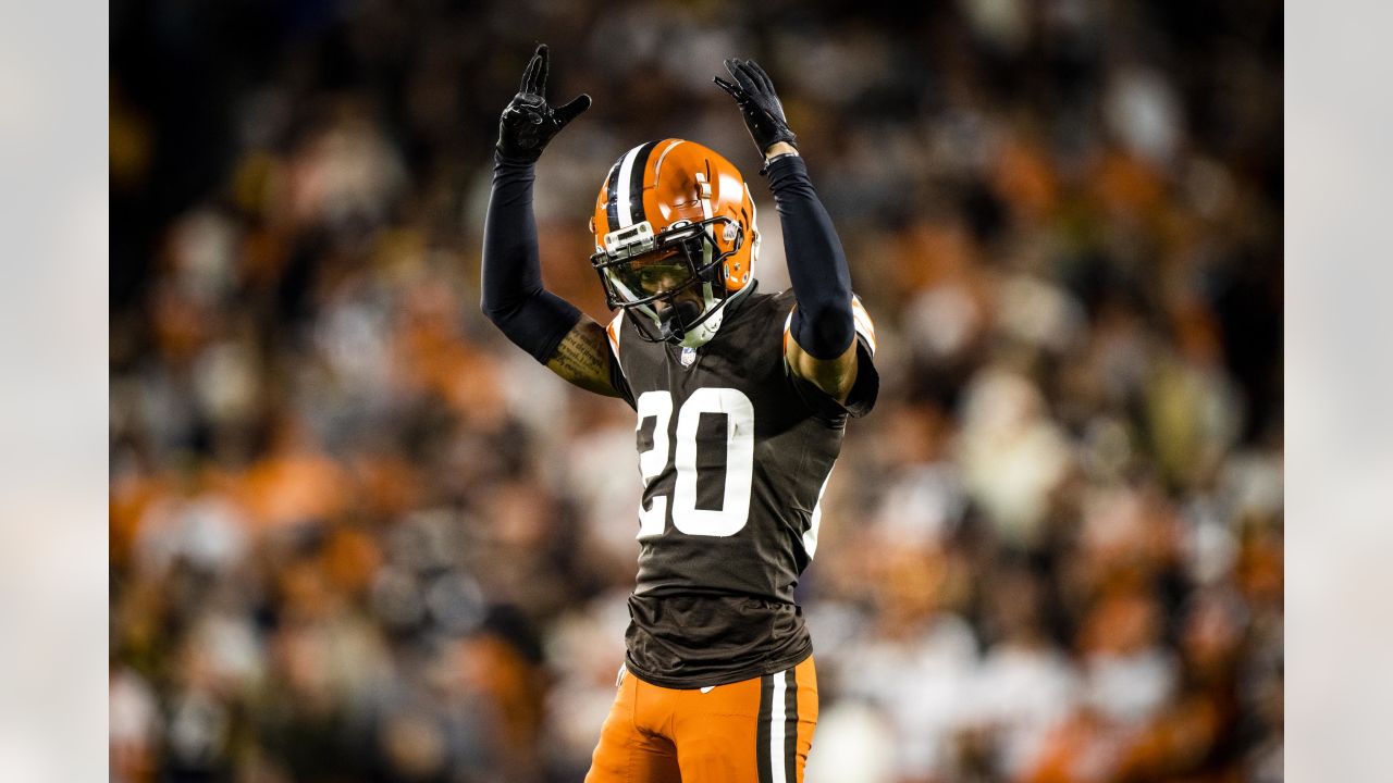 Why the Browns' Monday night game against the Steelers means extra for  Anthony Walker Jr. 