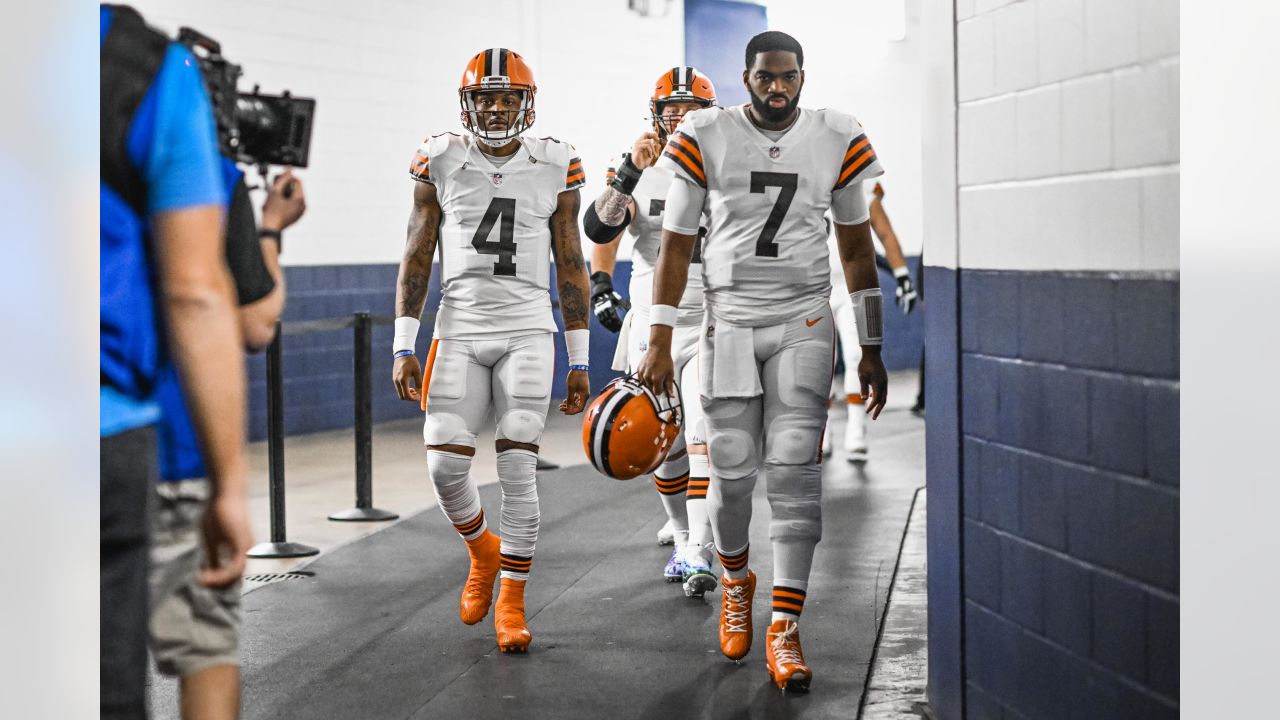 HOUSTON, TX - DECEMBER 04: Cleveland Browns quarterback Deshaun Watson (4)  warms up during the NFL game between the Cleveland Browns and Houston Texans  on December 4, 2022 at NRG Stadium in