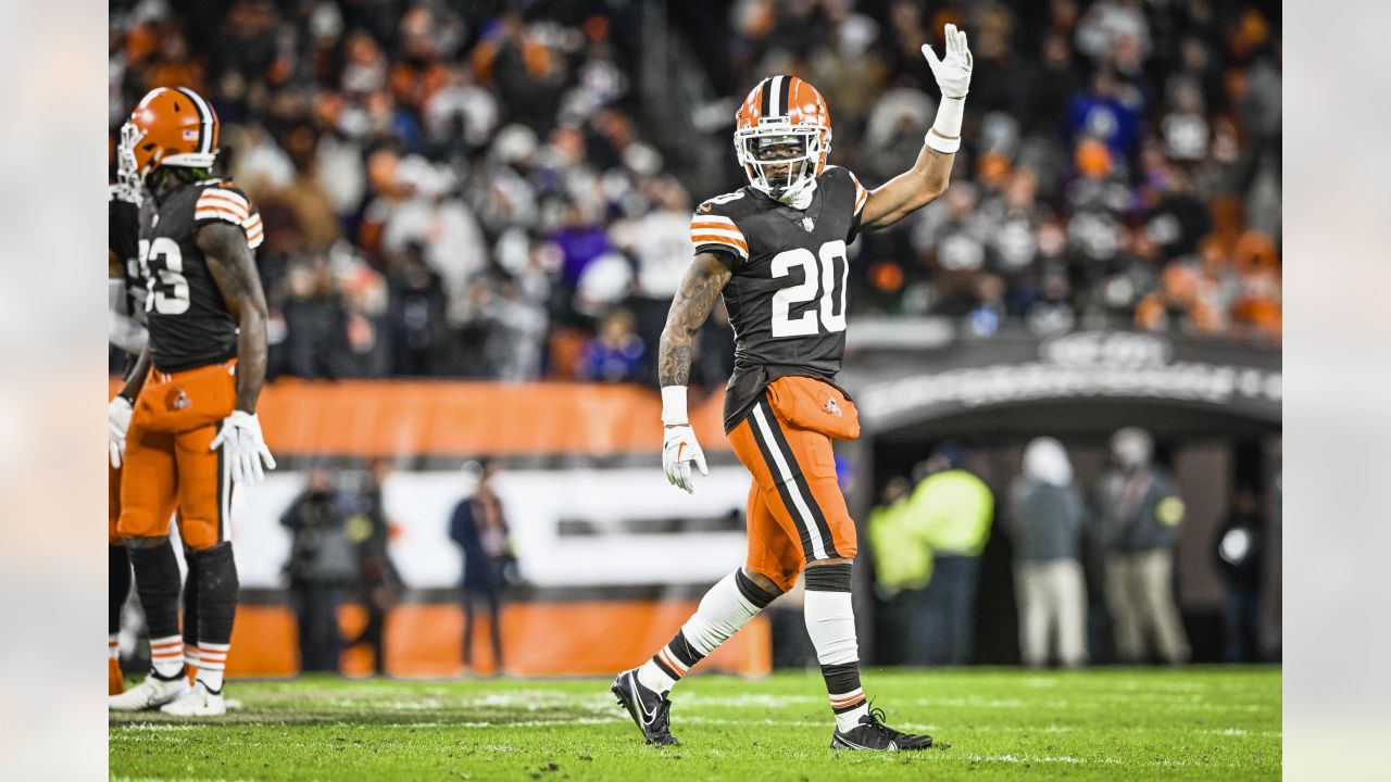 Browns Reacts Survey: Week 15 - Will Cleveland beat the Ravens at home? -  Dawgs By Nature