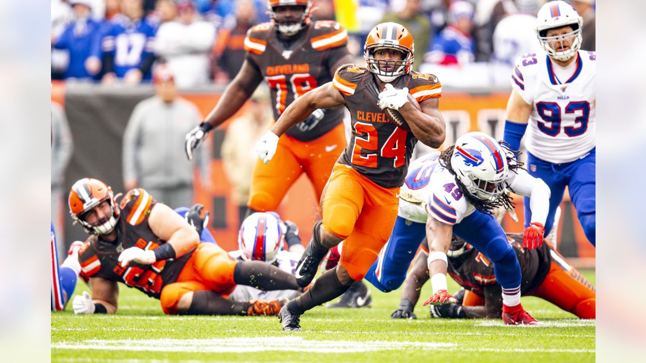 Cleveland Browns running back Nick Chubb (24) rushes against Buffalo Bills  on Sunday, Nov. 10, 2019 in Cleveland, O.H. (AP Photo/Rick Osentoski Stock  Photo - Alamy