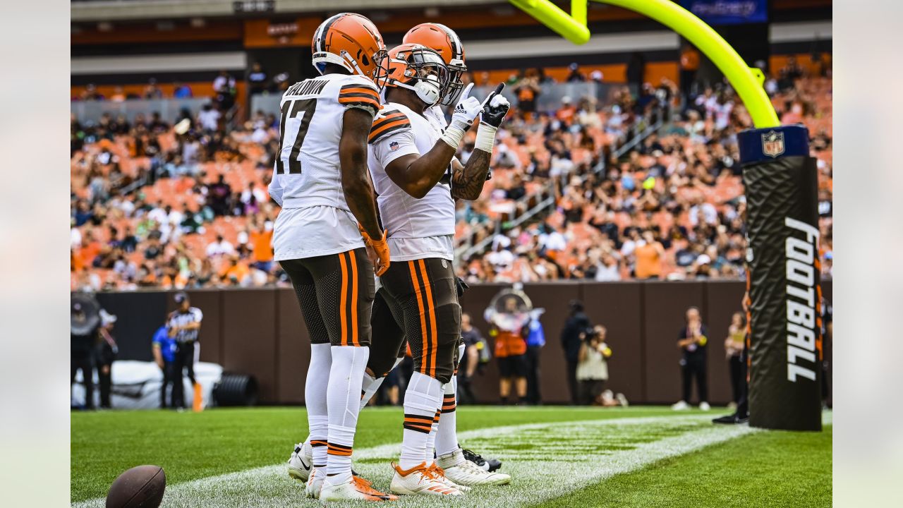 Browns rookie DE Alex Wright looking to build off solid NFL debut 