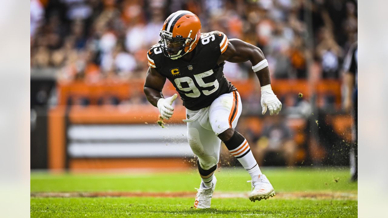 New York Jets cornerback Sauce Gardner (1) lines up for a play during an  NFL football game against the Cleveland Browns, Sunday, Sept. 18, 2022, in  Cleveland. (AP Photo/Kirk Irwin Stock Photo - Alamy