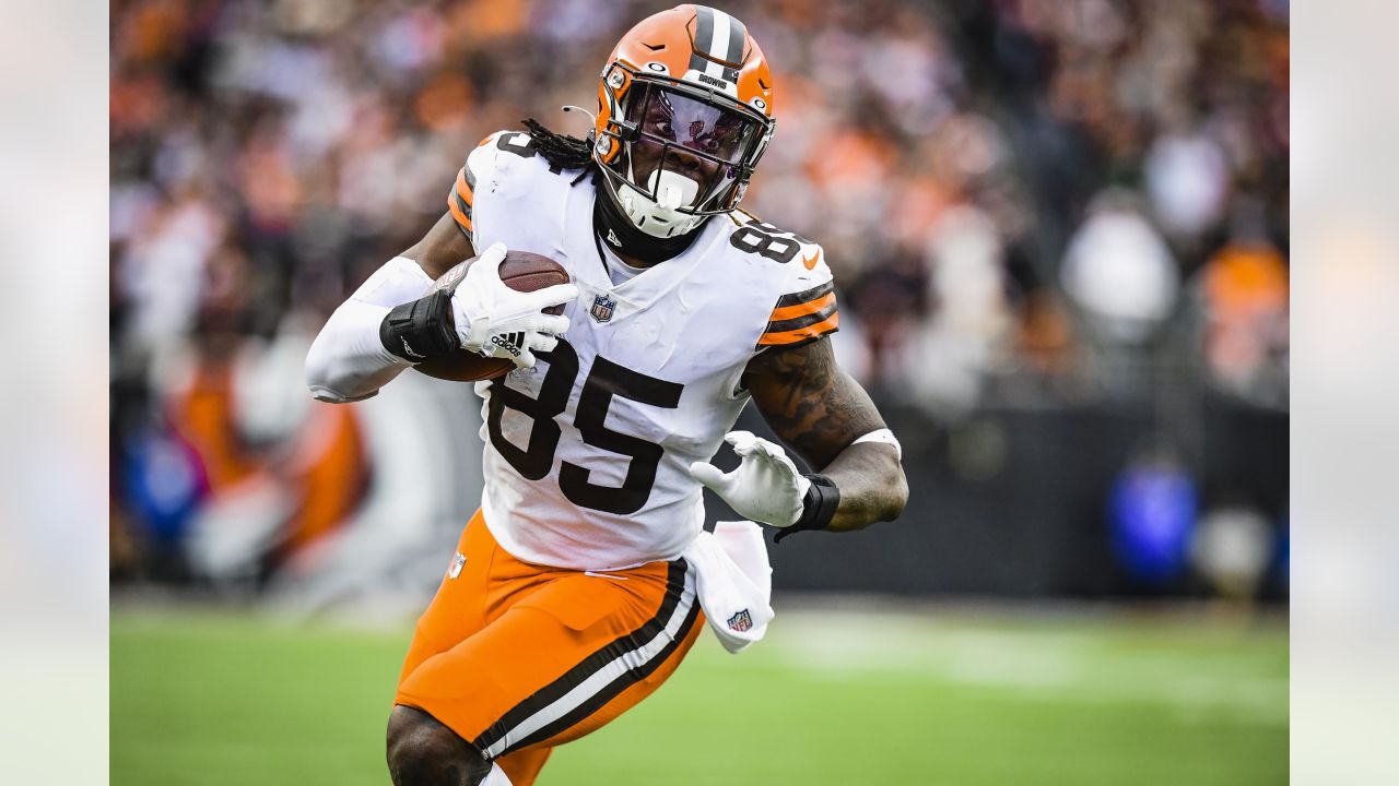 Cleveland Browns quarterback Deshaun Watson (4) runs for a touchdown in the  second quarter against the Cincinnati Bengals, Sunday, Sept. 10, 2023, in  Cleveland. The Browns won 24-3. (AP Photo/David Richard Stock Photo - Alamy