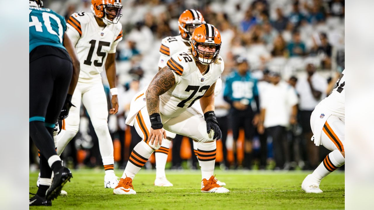 Cleveland Browns guard Hjalte Froholdt (72) looks to make a block