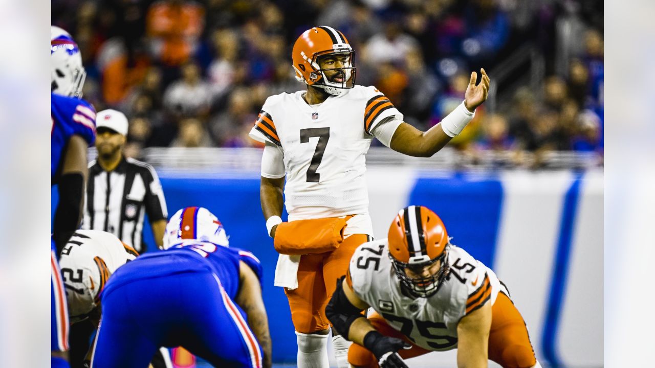 Browns squander too many opportunities, fall to Bills in Detroit