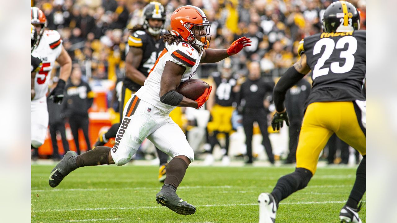 Cleveland Browns RB Kareem Hunt reportedly angling for a new contract -  Dawgs By Nature