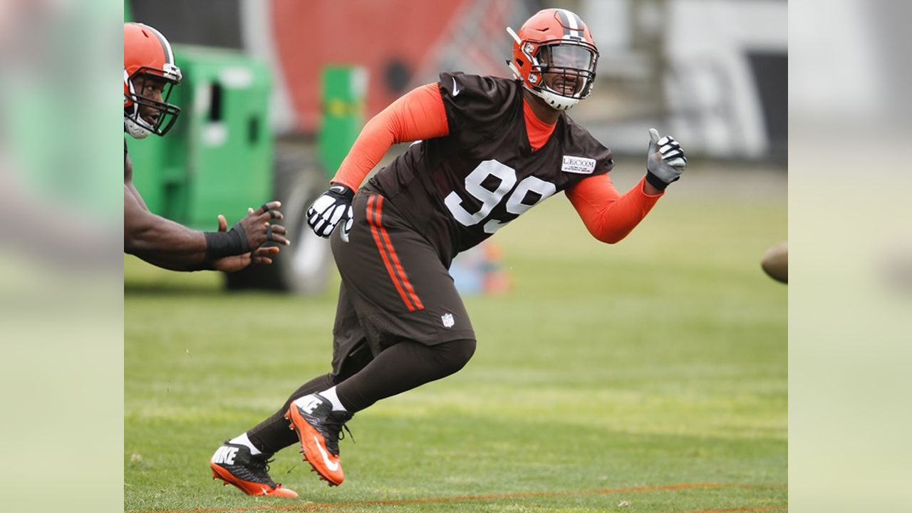 Cleveland Browns sign DL Chigbo Anunoby