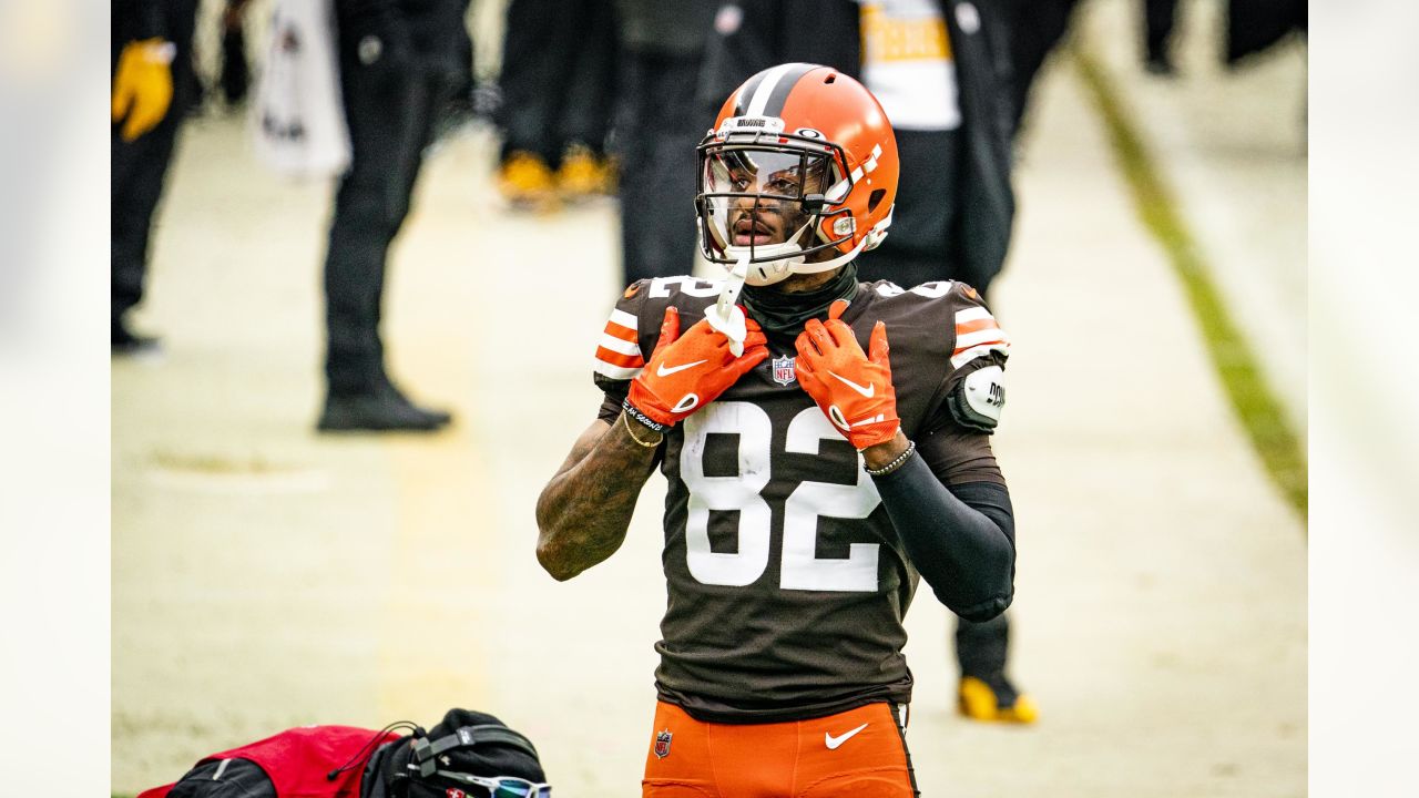 Cleveland Browns running back Nick Chubb (24) breaks a run away from  Pittsburgh Steelers safety Miles Killebrew (28) during the second half an  NFL football game, Monday, Jan. 3, 2022, in Pittsburgh. (