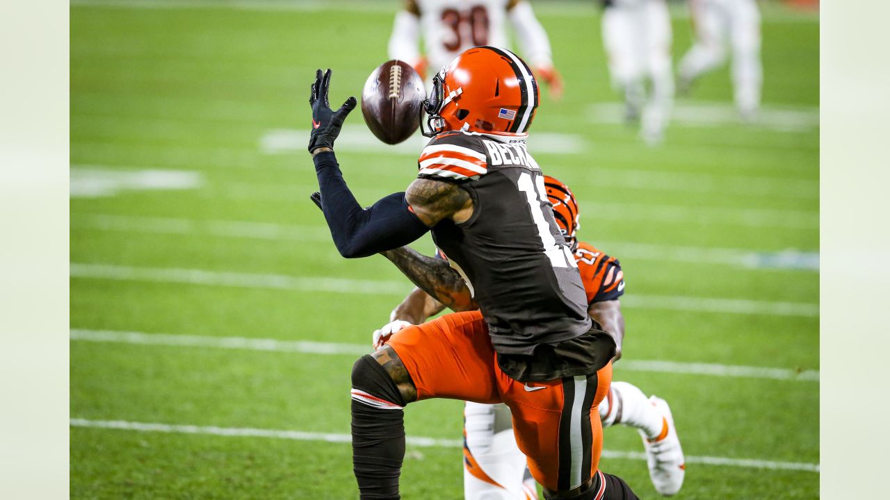 Cleveland Browns offensive tackle Jedrick Wills Jr. takes part in drills  during the NFL football team's training camp, Tuesday, Aug. 9, 2022, in  Berea, Ohio. (AP Photo/Ron Schwane Stock Photo - Alamy