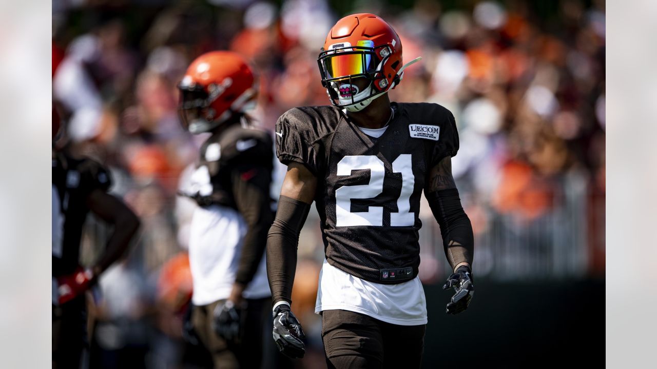 Browns agree record extension with Denzel Ward