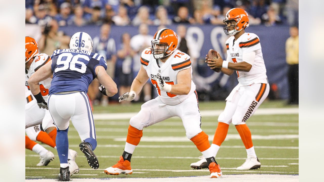 Cleveland Browns guard Joel Bitonio stretches during the NFL football  team's training camp, Tuesday, Aug. 9, 2022, in Berea, Ohio. (AP Photo/Ron  Schwane Stock Photo - Alamy