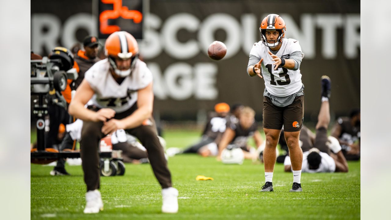 Browns receiver Amari Cooper making plays, fighting through injury as he  develops his connection with quarterback Deshaun Watson 