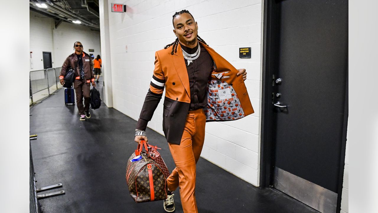 Steelers players arrive at anticipated Browns rematch wearing