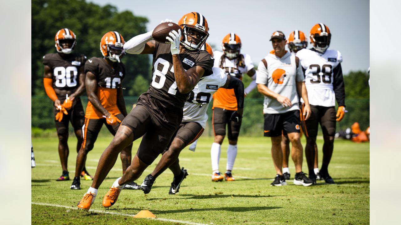 Cleveland Browns safety Ronnie Harrison Jr. walks off the field during the  NFL football team's training camp, Tuesday, Aug. 9, 2022, in Berea, Ohio.  (AP Photo/Ron Schwane Stock Photo - Alamy