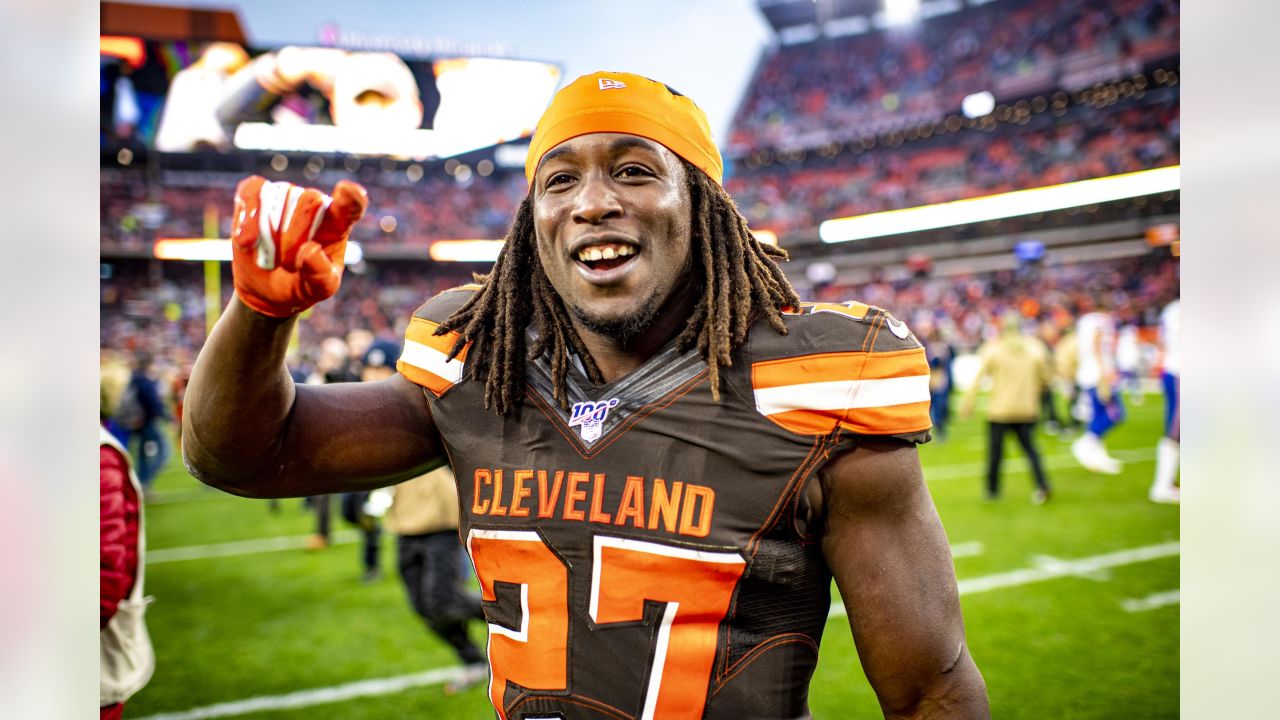 Kareem Hunt officially re-signs with the Cleveland Browns - Fake Teams