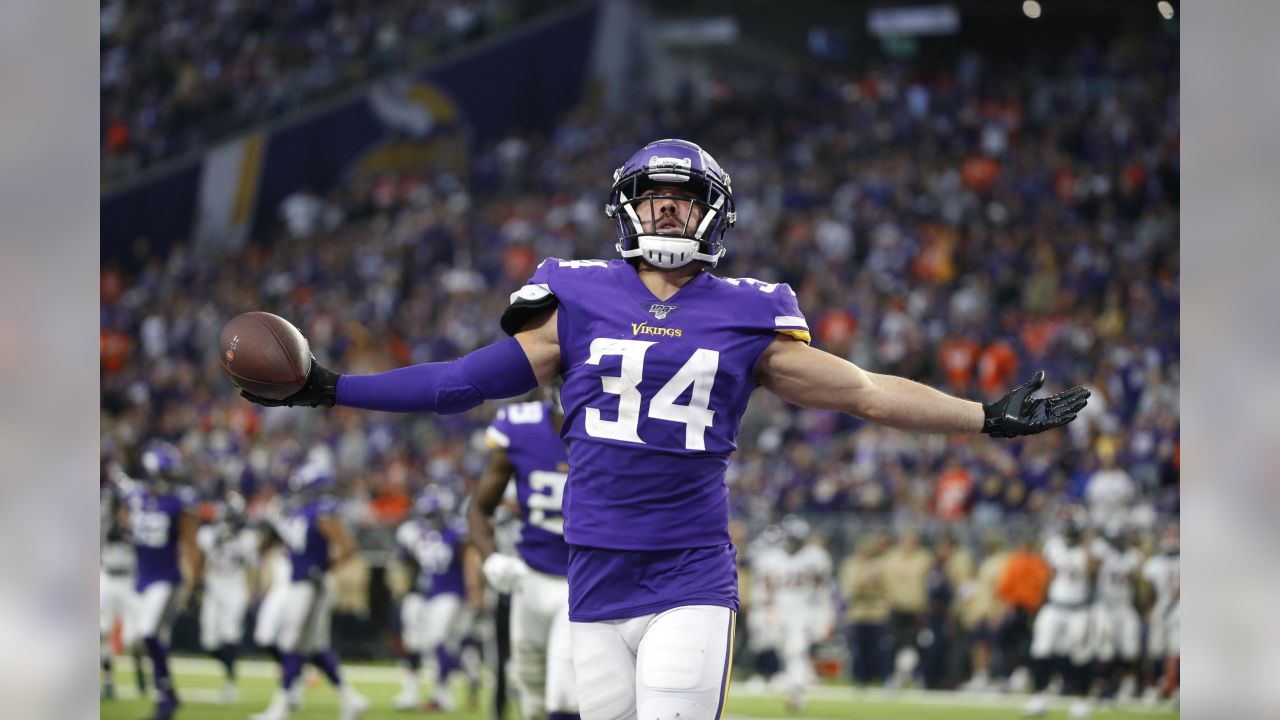 Atlanta Falcons running back Todd Gurley II (21) runs with the ball in the  fourth quarter during an NFL football game against the Minnesota Vikings,  Sunday, Oct. 18, 2020, in Minneapolis. The