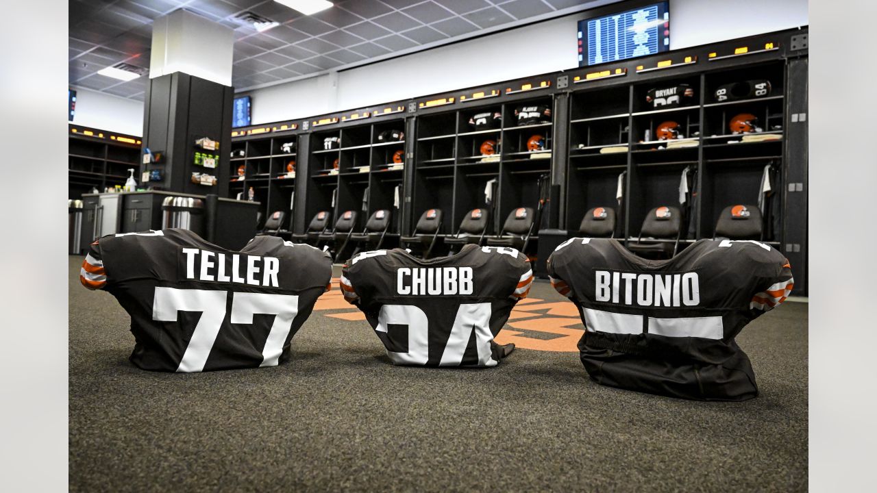 Cleveland Browns guard Wyatt Teller (77) stands on the sideline during an  NFL football game against the Cincinnati Bengals, Sunday, Sep. 10, 2023, in  Cleveland. (AP Photo/Kirk Irwin Stock Photo - Alamy