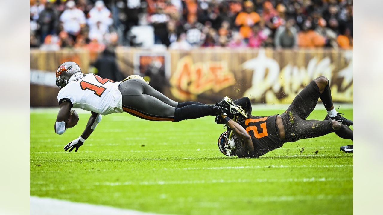 Browns CB AJ Green ruled out due to head injury vs Buccaneers