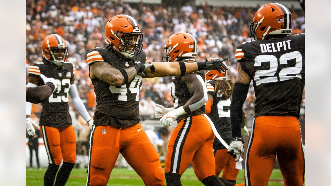 Browns 6-pack: Rookie O-lineman Dawand Jones gets a chance to