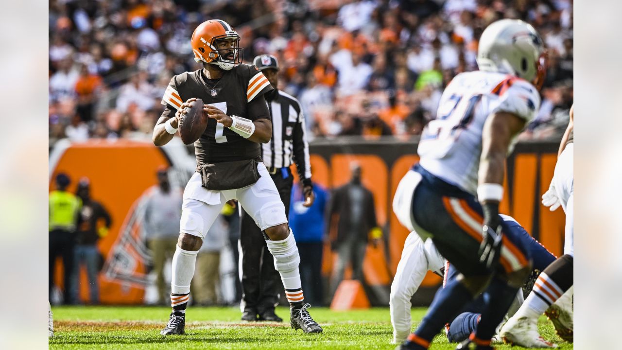 News & Notes: Jacoby Brissett delivered postgame locker room speech after  loss to Patriots