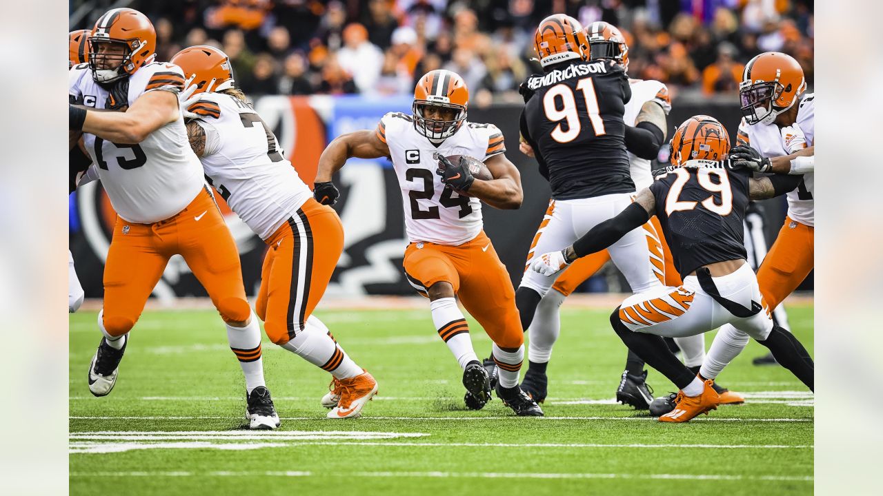 CINCINNATI, OH - DECEMBER 11: The Cincinnati Bengals and Cleveland Browns  line up for a play during the game against the Cleveland Browns and the  Cincinnati Bengals on December 11, 2022, at