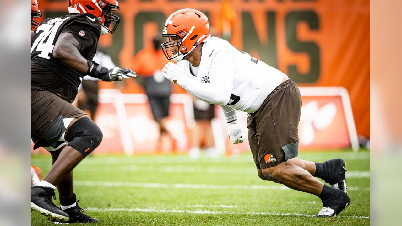 Cleveland Browns linebacker Mack Wilson is introduced before an NFL  football game against the Los Angeles Rams, Sunday, Sept. 22, 2019, in  Cleveland. The Rams won 20-13. (AP Photo/David Dermer Stock Photo - Alamy