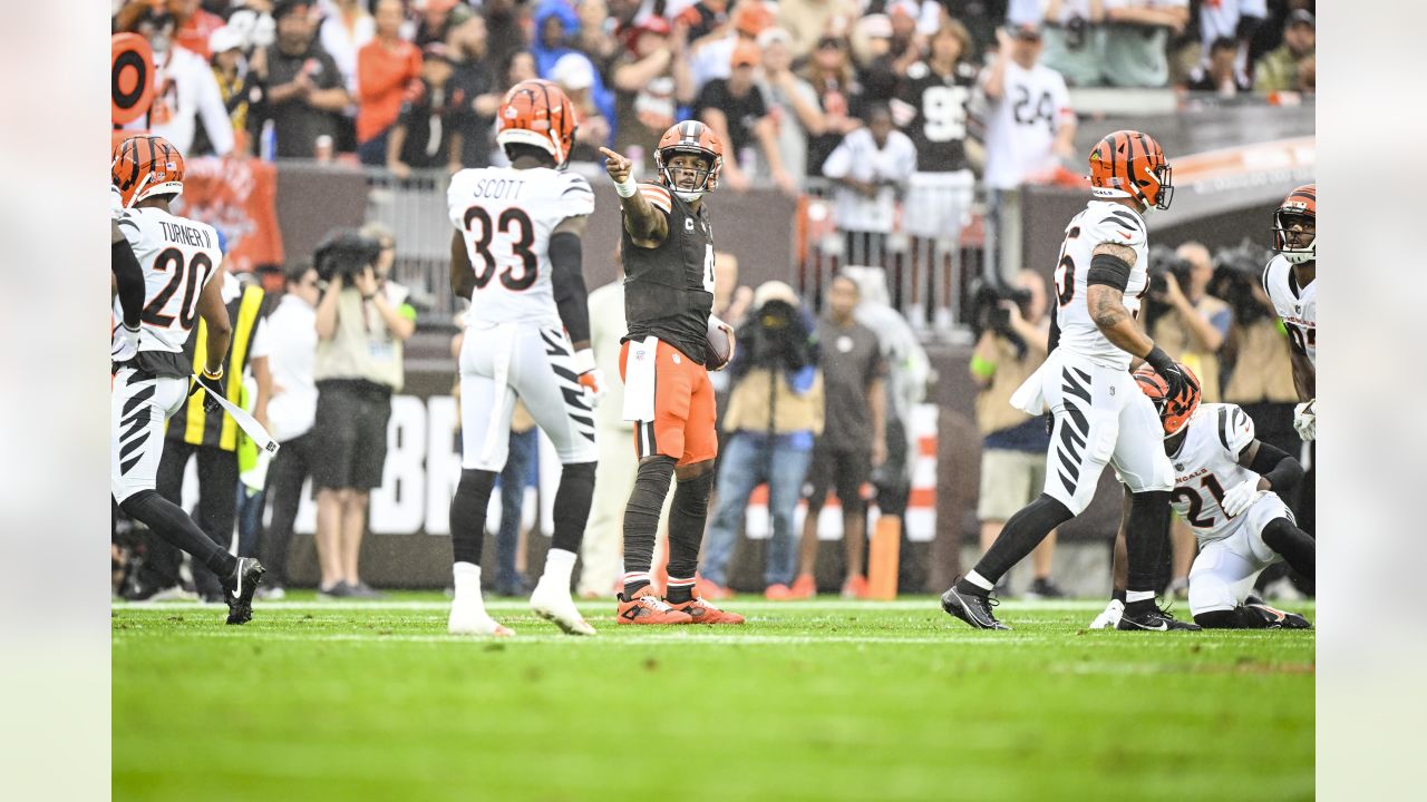 Cleveland Browns guard Wyatt Teller (77) stands on the sideline during an NFL  football game against the Cincinnati Bengals, Sunday, Sep. 10, 2023, in  Cleveland. (AP Photo/Kirk Irwin Stock Photo - Alamy