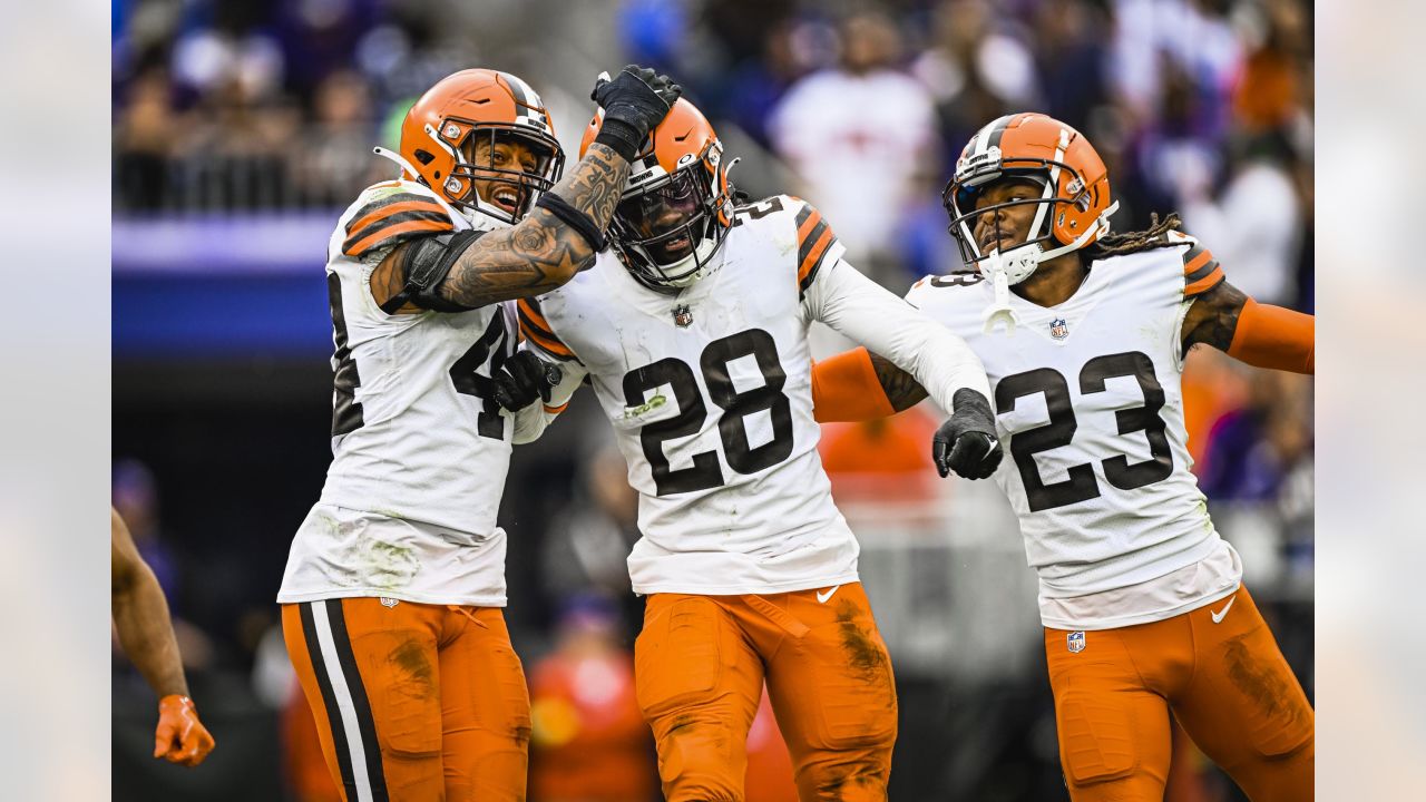 David Njoku earns high praise in Browns loss to Ravens 2 days after fire  pit burn