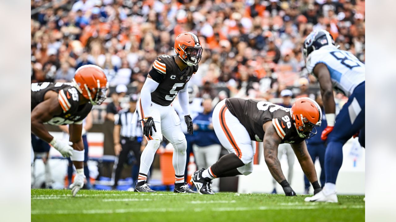 Browns vs. Titans Final Score: Cleveland's historic first-half leads to 41-35  victory over Titans - Dawgs By Nature