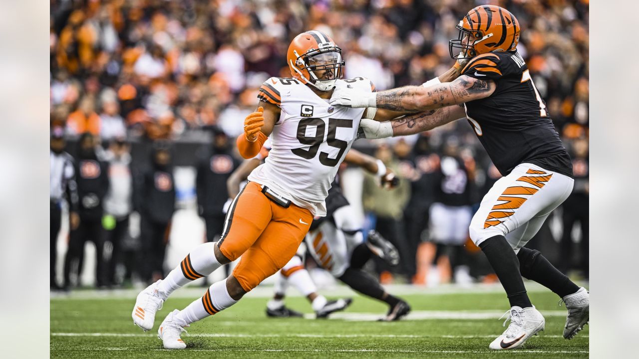 Cleveland Browns defensive end Myles Garrett (95) jokes with the chain gang  during an NFL football