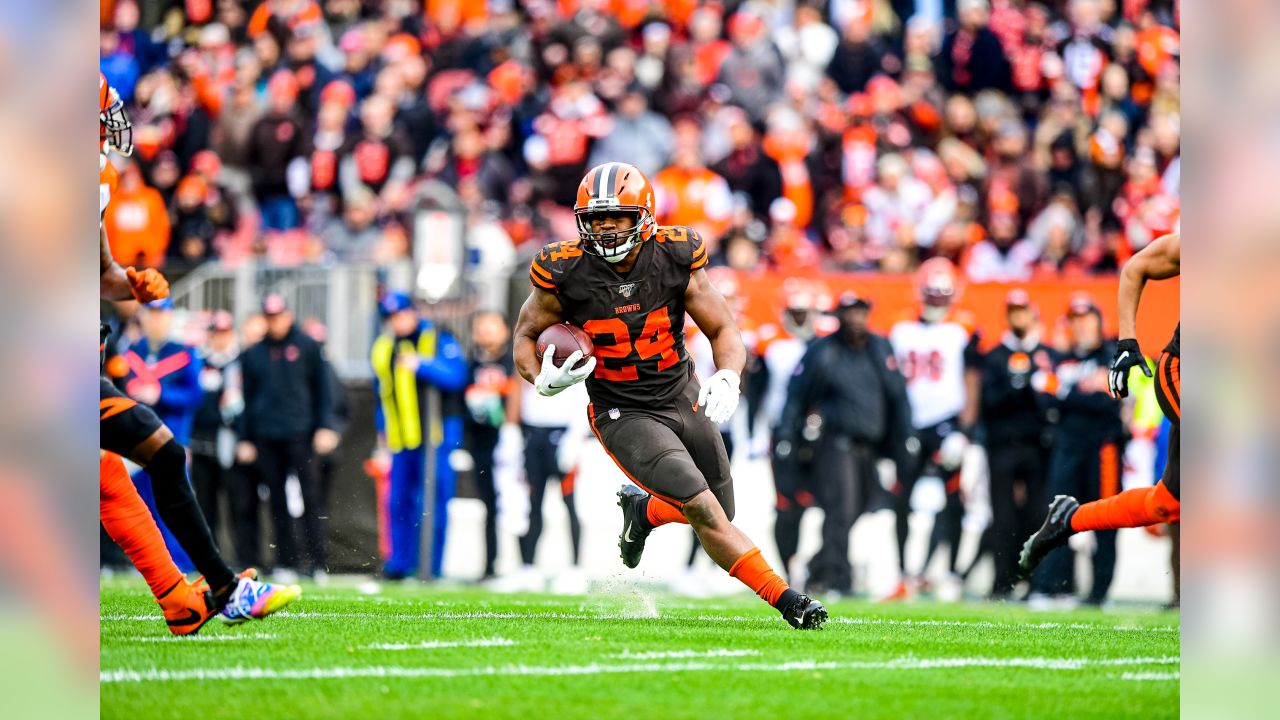 Denzel Ward Signed Cleveland Browns 8x10 Running PF Photo- Beckett Aut –  Super Sports Center