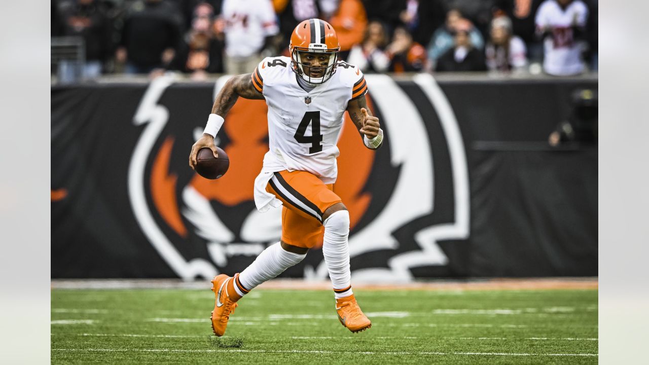 Cleveland Browns quarterback Deshaun Watson (4) runs for a touchdown in the  second quarter against the Cincinnati Bengals, Sunday, Sept. 10, 2023, in  Cleveland. The Browns won 24-3. (AP Photo/David Richard Stock Photo - Alamy