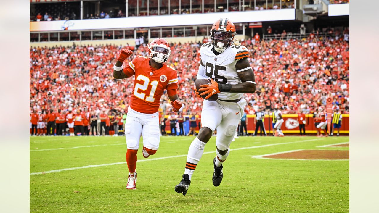 The Cleveland Browns play the Kansas City Chiefs in the final