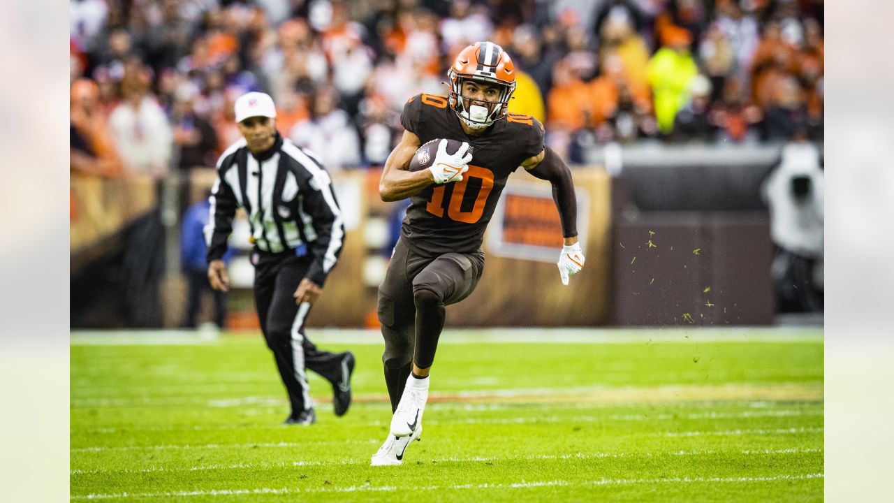 CLEVELAND, OH - DECEMBER 17: Cleveland Browns wide receiver Daylen Baldwin ( 17) leaves the field following the National Football League game between  the Baltimore Ravens and Cleveland Browns on December 17, 2022