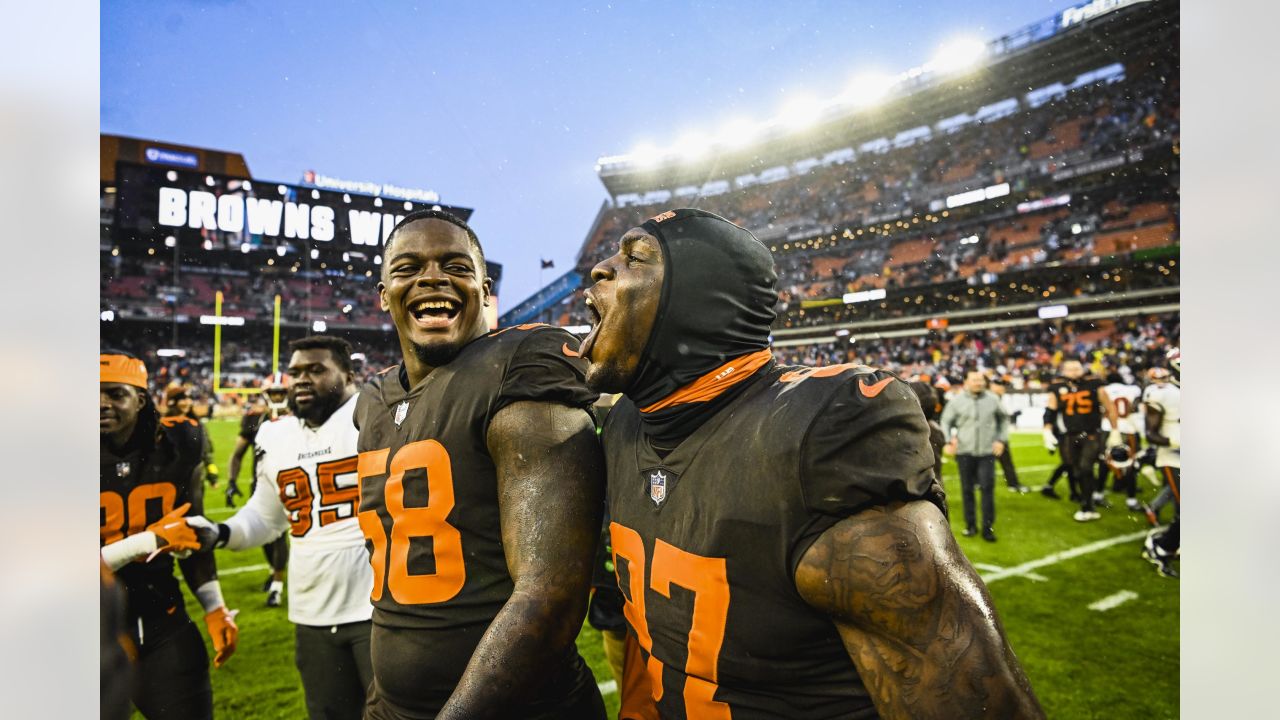 Jacoby Brissett goes out with a win, as his Browns shock Tom Brady