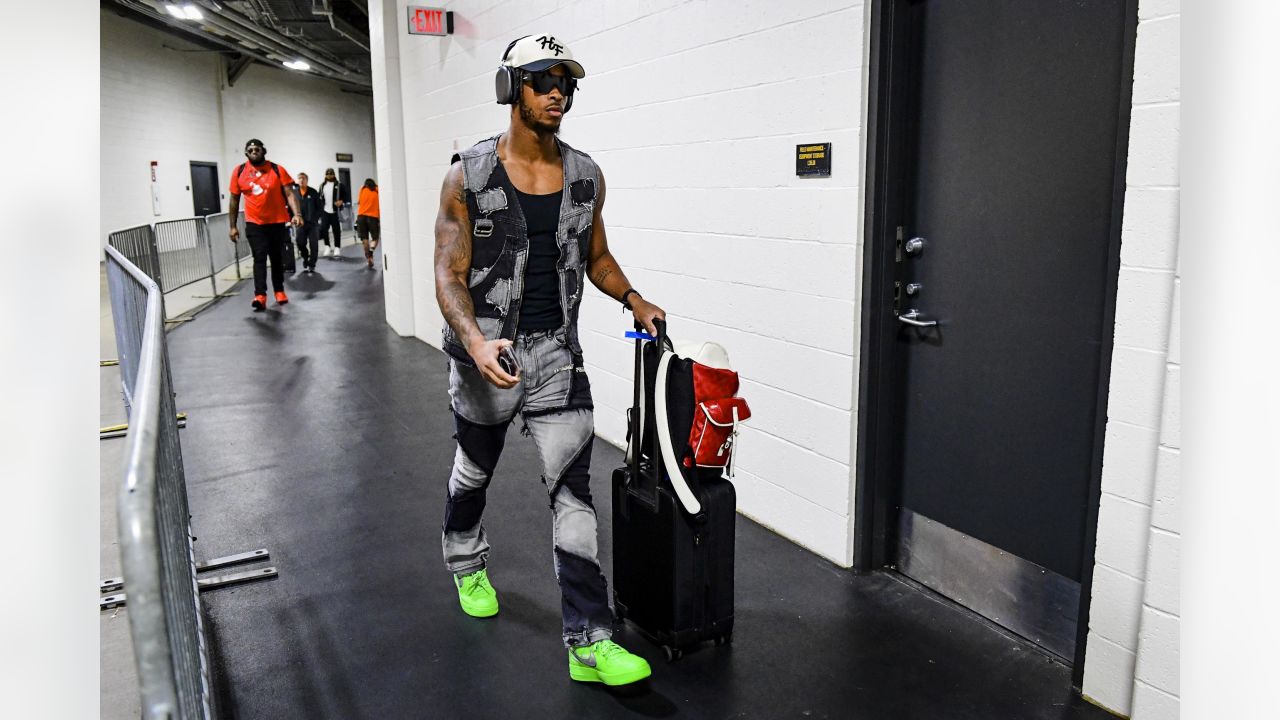 Steelers players arrive at anticipated Browns rematch wearing