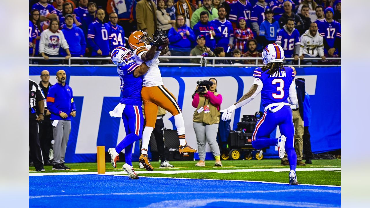 Bills, Browns fans take over Ford Field